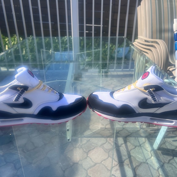 Nike - Picture 6 of 9